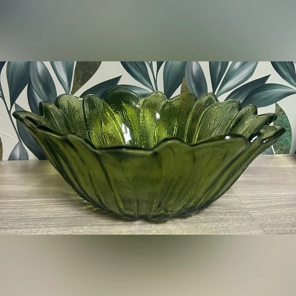 Vintage Indiana Glass Lily Pond Sunflower Avocado Green Bowl